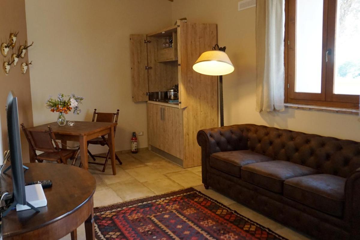 Agriturismo Cheloni Guasticce Экстерьер фото