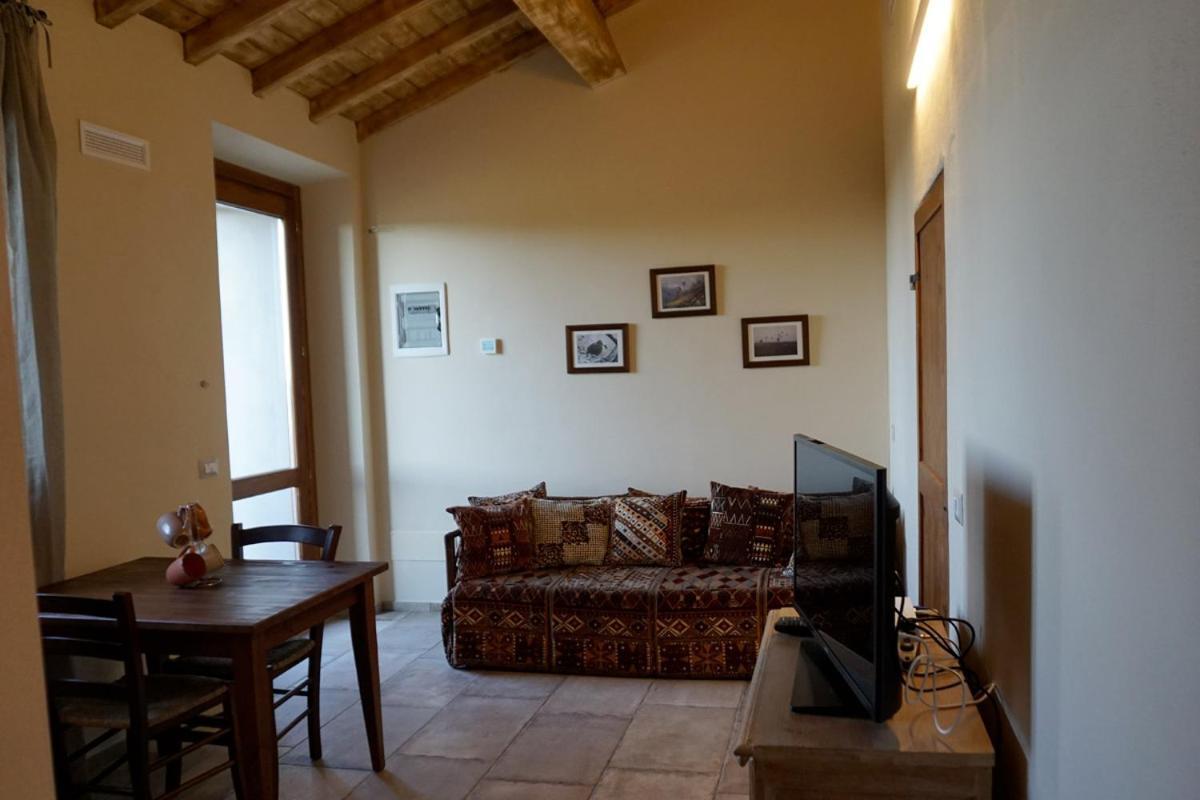 Agriturismo Cheloni Guasticce Экстерьер фото